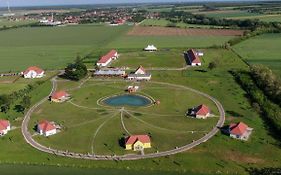 Chalets Franciska Major, Pro Village
